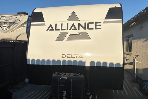 Louie's NEW AllianceTravel Trailer on intro promo!