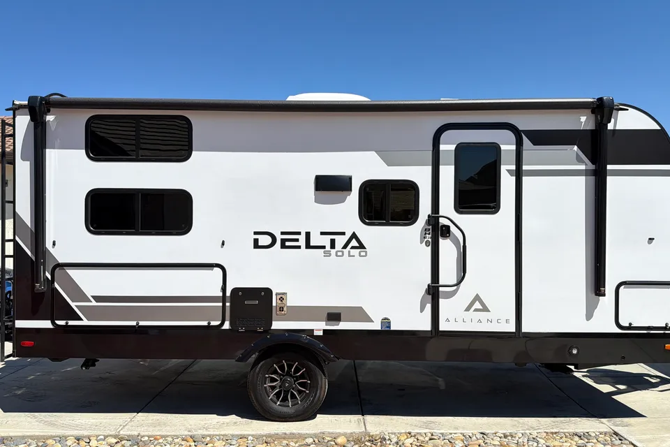 Louie's NEW AllianceTravel Trailer on intro promo!