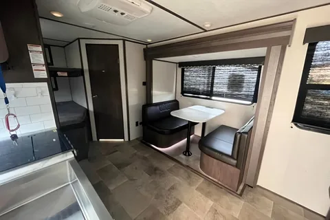 Maria's Coleman 1905bh Travel Trailer