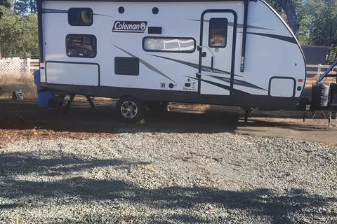 Maria's Coleman 1905bh Travel Trailer