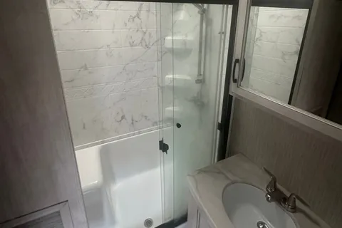 Luxury Forest River SANDPIPER 38' Fifth Wheel - Sleeps 6