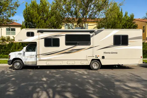 2016 Winniebago Minnie Winnie Class C with STANDARD DL