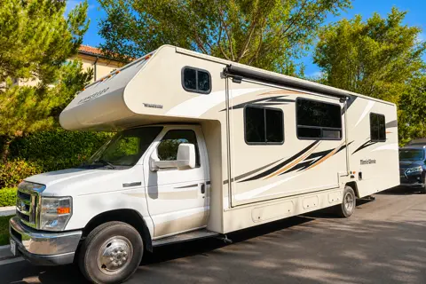 2016 Winniebago Minnie Winnie Class C with STANDARD DL