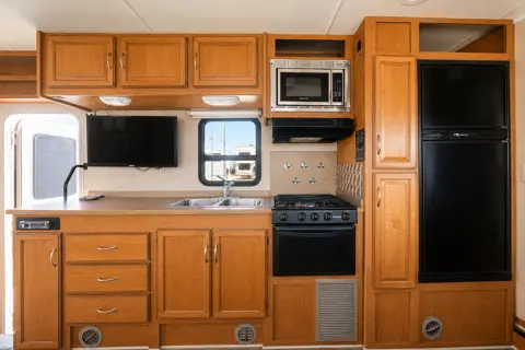 2016 Winniebago Minnie Winnie Class C with STANDARD DL