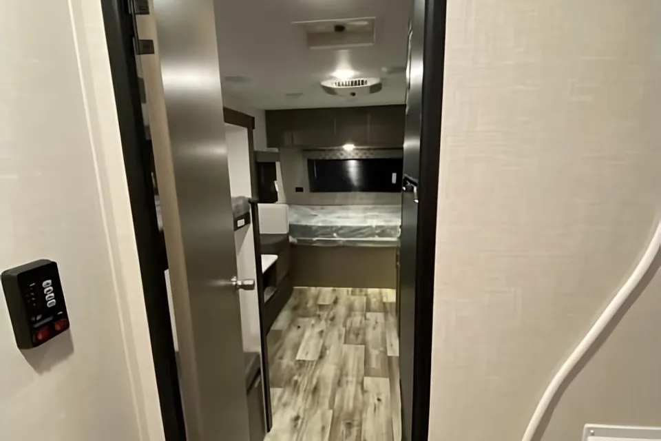 Nina's KZ Sportsmen Classic 181BH Travel Trailer