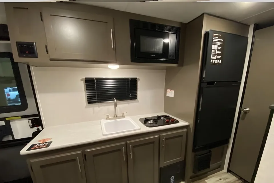 Nina's KZ Sportsmen Classic 181BH Travel Trailer