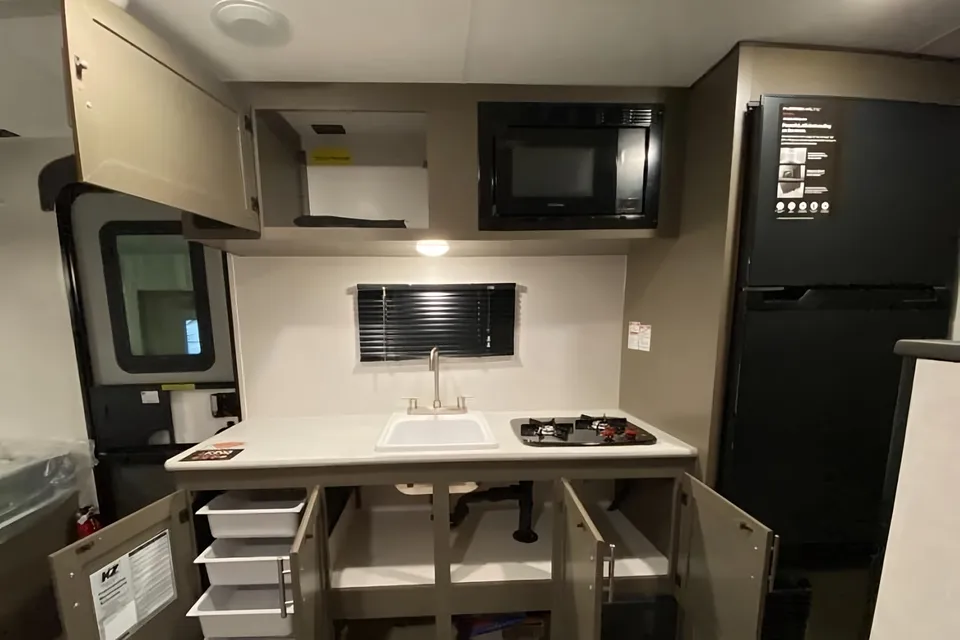 Nina's KZ Sportsmen Classic 181BH Travel Trailer