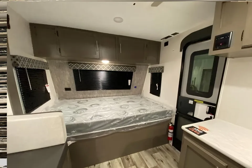 Nina's KZ Sportsmen Classic 181BH Travel Trailer