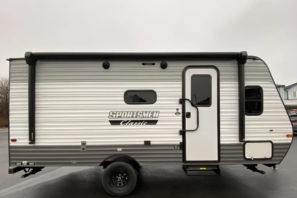 Nina's KZ Sportsmen Classic 181BH Travel Trailer