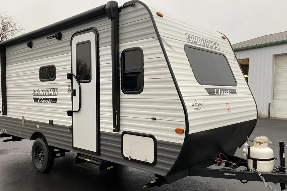 Nina's KZ Sportsmen Classic 181BH Travel Trailer