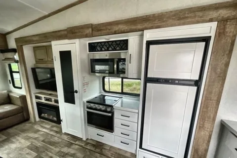 Devin's Keystone Arcadia Fifth Wheel