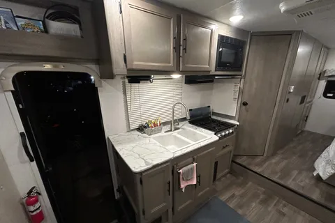 Legacy Continuum, LLC 2019 Coachmen Freelander 23FS