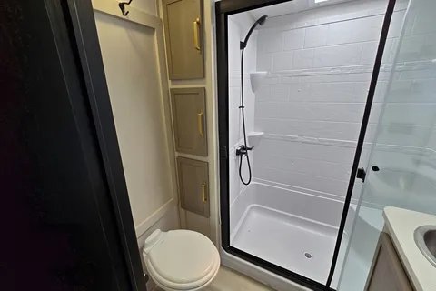 Luxury Forest River Salem Hemisphere 375FAM Fifth Wheel **AMENITIES**