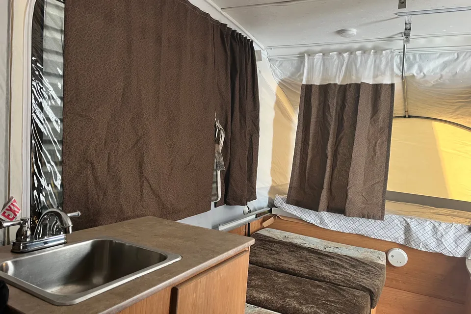 2010 Clippers Tent Trailer