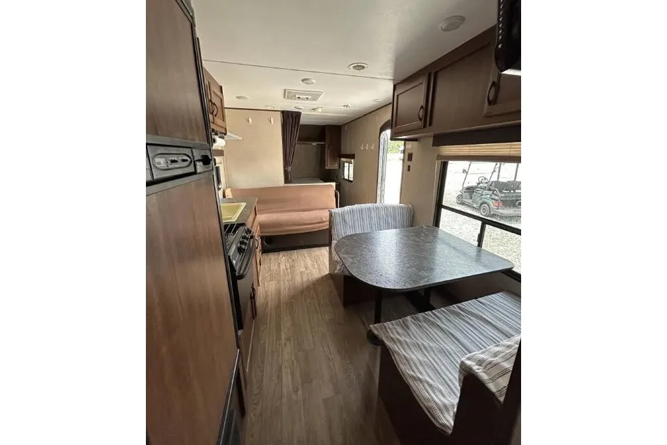 "Sweet Escape" Jayco Jay Flight Sleeps 10 Kid and Pet Friendly