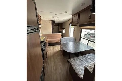 "Sweet Escape" Jayco Jay Flight Sleeps 10 Kid and Pet Friendly