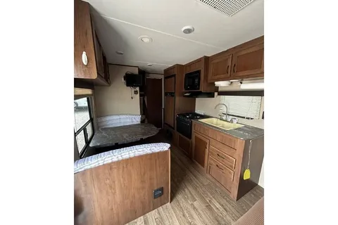 "Sweet Escape" Jayco Jay Flight Sleeps 10 Kid and Pet Friendly
