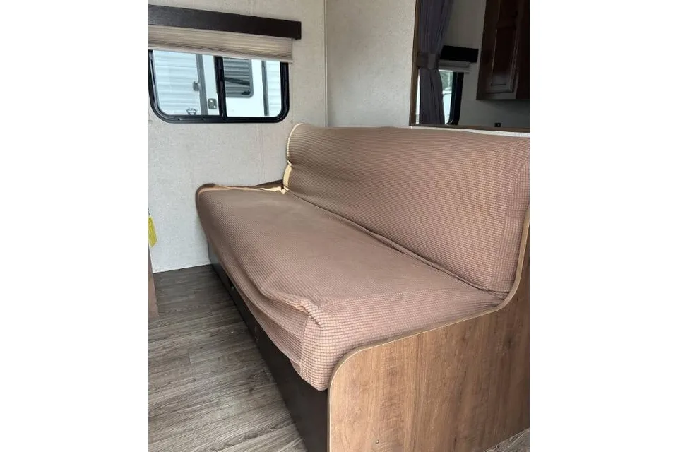 "Sweet Escape" Jayco Jay Flight Sleeps 10 Kid and Pet Friendly