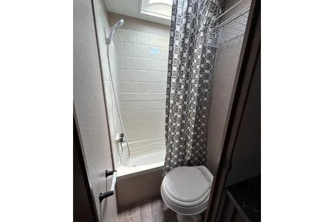 "Sweet Escape" Jayco Jay Flight Sleeps 10 Kid and Pet Friendly