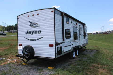 "Sweet Escape" Jayco Jay Flight Sleeps 10 Kid and Pet Friendly