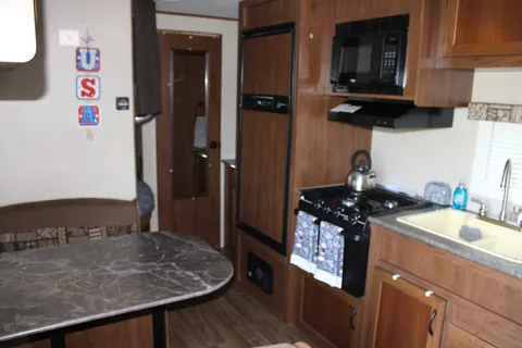 "Sweet Escape" Jayco Jay Flight Sleeps 10 Kid and Pet Friendly