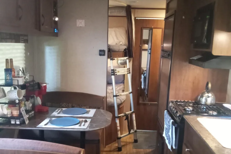 "Sweet Escape" Jayco Jay Flight Sleeps 10 Kid and Pet Friendly