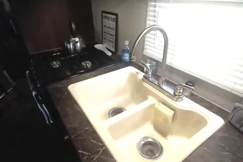 "Sweet Escape" Jayco Jay Flight Sleeps 10 Kid and Pet Friendly