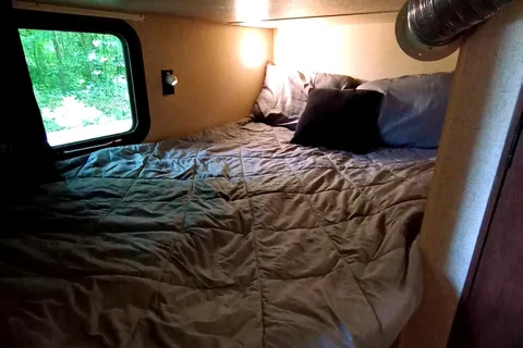 "Sweet Escape" Jayco Jay Flight Sleeps 10 Kid and Pet Friendly
