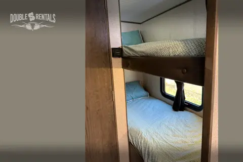 ECONOMY JAY FLIGHT with Queen Bed, Bunks, and Full Bath!