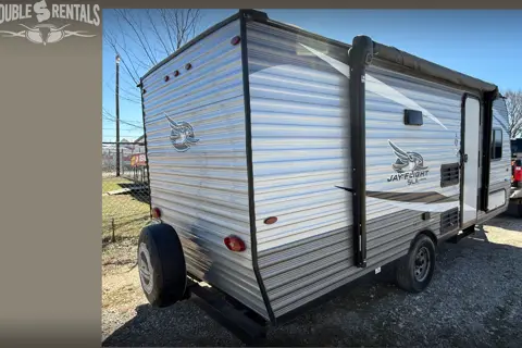 ECONOMY JAY FLIGHT with Queen Bed, Bunks, and Full Bath!