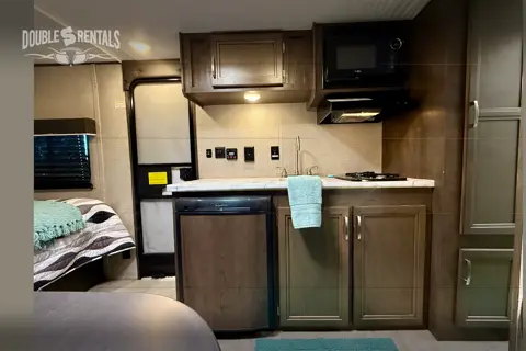 ECONOMY JAY FLIGHT with Queen Bed, Bunks, and Full Bath!