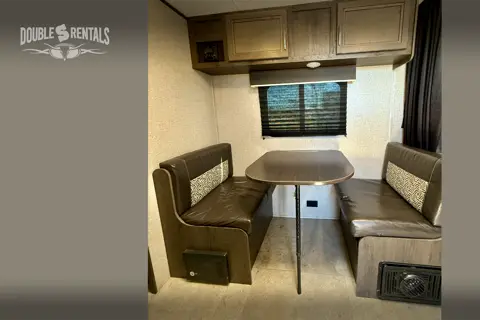 ECONOMY JAY FLIGHT with Queen Bed, Bunks, and Full Bath!