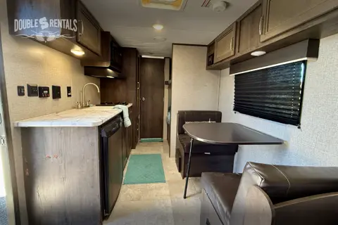 ECONOMY JAY FLIGHT with Queen Bed, Bunks, and Full Bath!