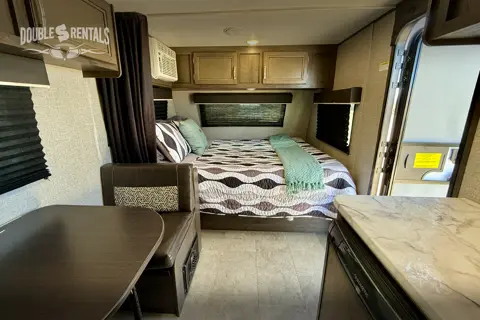 ECONOMY JAY FLIGHT with Queen Bed, Bunks, and Full Bath!