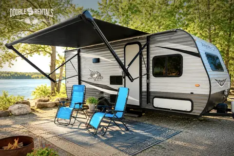 ECONOMY JAY FLIGHT with Queen Bed, Bunks, and Full Bath!