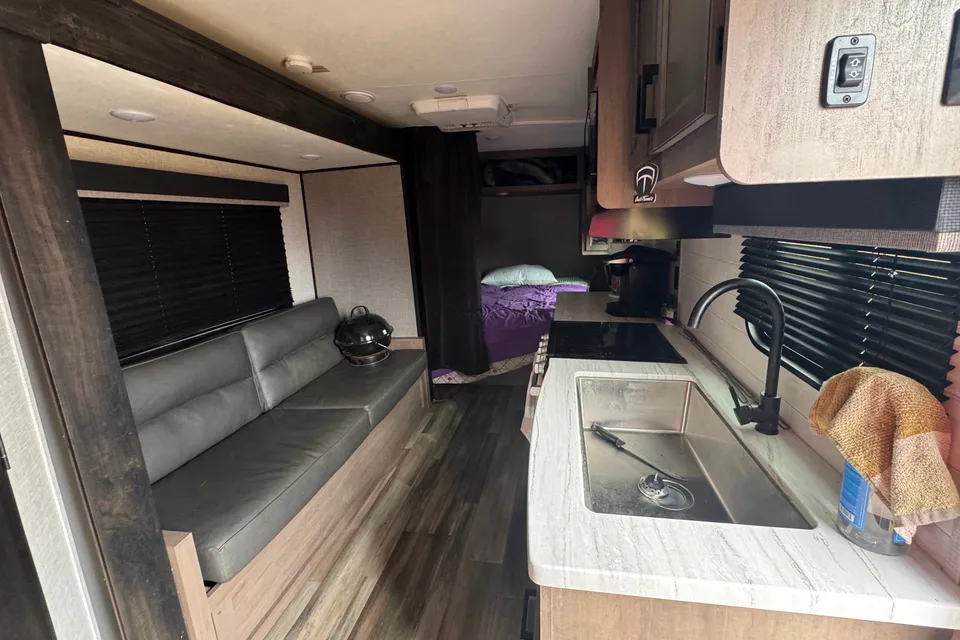 4 SLEEPER CAMPER - ALL SEASONS