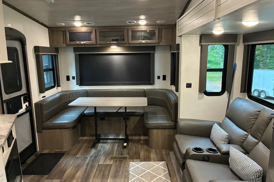 White Squirrel Keystone Cougar 24RDS Fifth Wheel