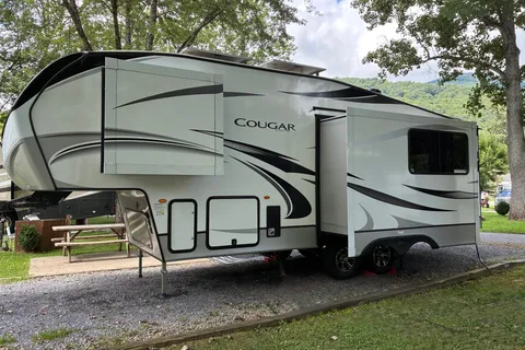 White Squirrel Keystone Cougar 24RDS Fifth Wheel