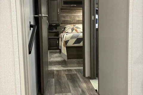White Squirrel Keystone Cougar 24RDS Fifth Wheel