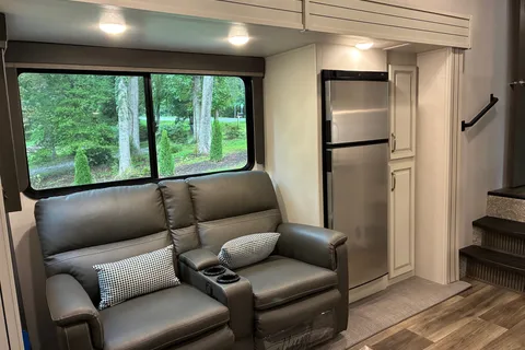 White Squirrel Keystone Cougar 24RDS Fifth Wheel