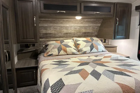 White Squirrel Keystone Cougar 24RDS Fifth Wheel