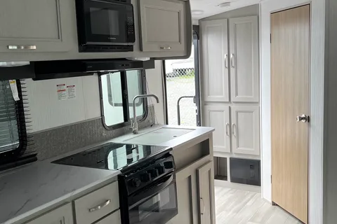 Richard's Cruiser RV Embrace EL22RB Travel Trailer