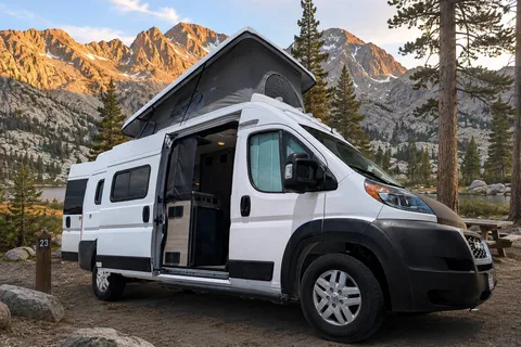 Winnebago Solis | Seats and sleeps 4