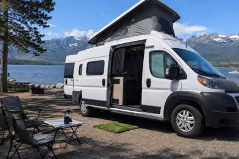 Winnebago Solis | Seats and sleeps 4