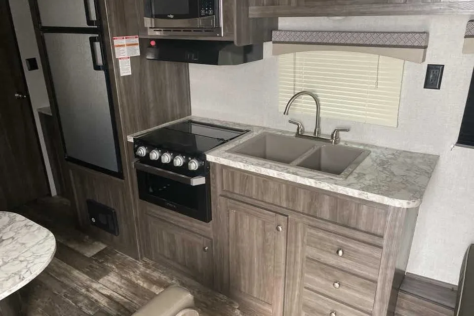 Adventures Starcraft Autumn Ridge 26'