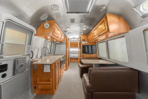 Airstream Classic 100 miles delivered free