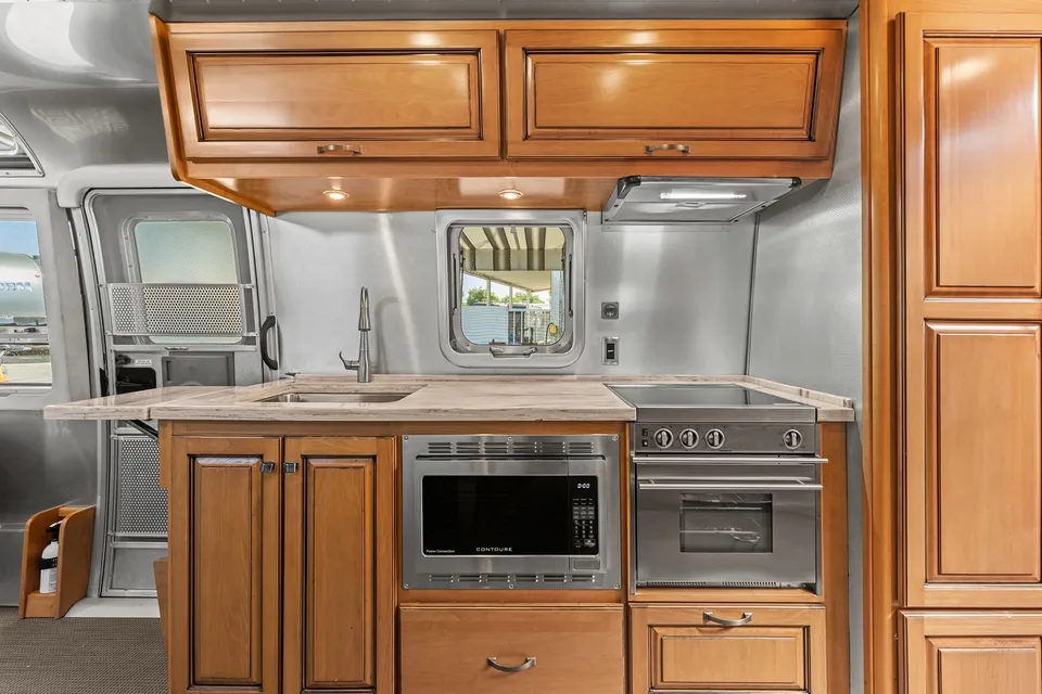 Airstream Classic 100 miles delivered free