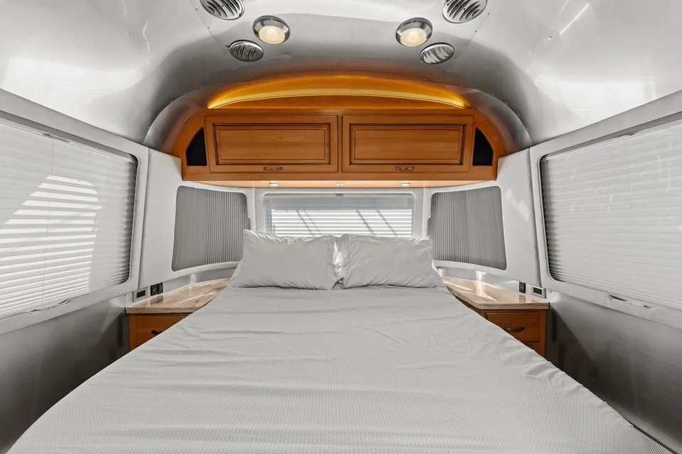 Airstream Classic 100 miles delivered free