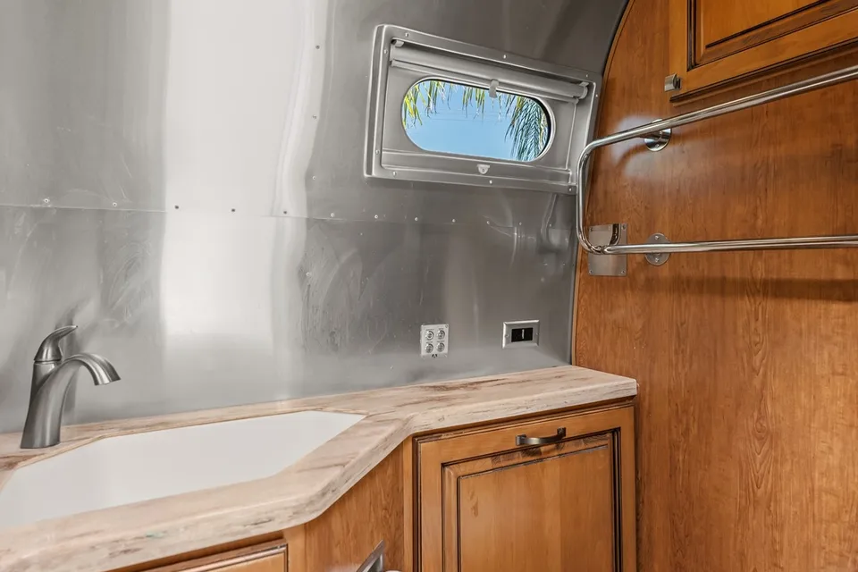Airstream Classic 100 miles delivered free
