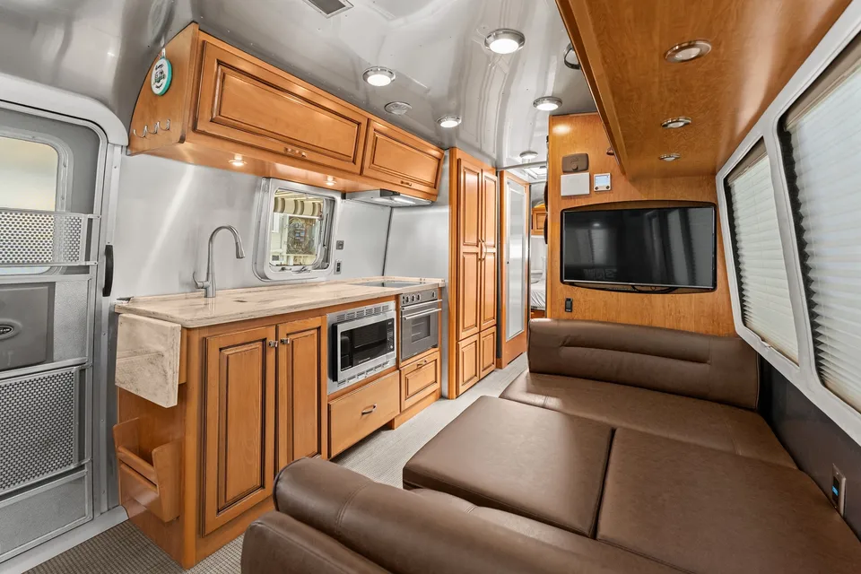 Airstream Classic 100 miles delivered free